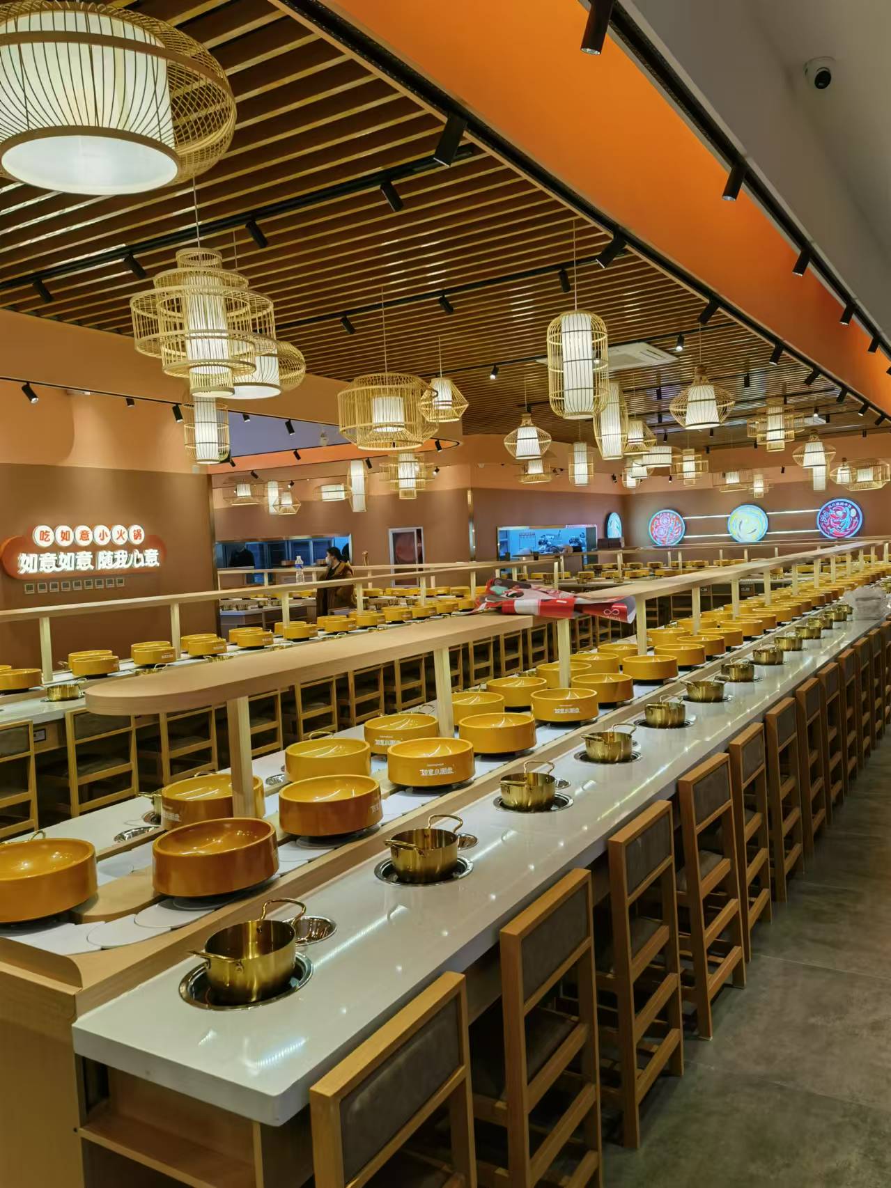 室内旋转小火锅香蕉污视频